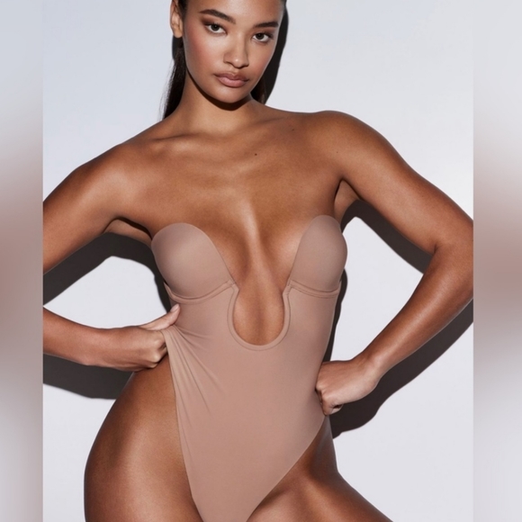 Skims Deep Plunge Thong Shapewear Bodysuit - Clay - Picture 7 of 14
